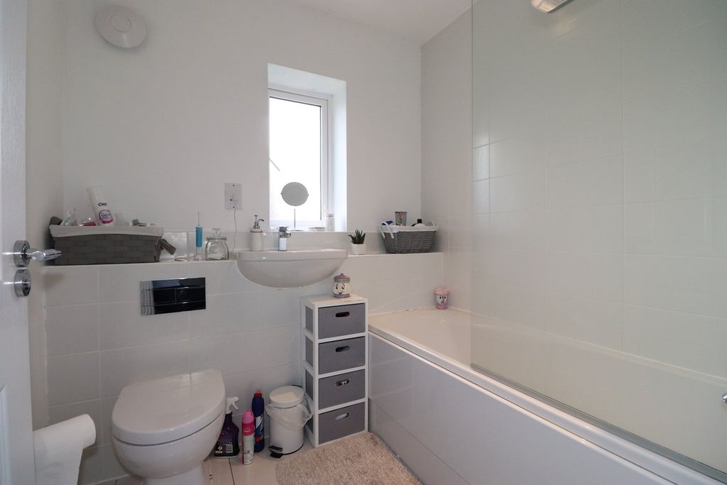 Property photo 3 of 12 Bathroom