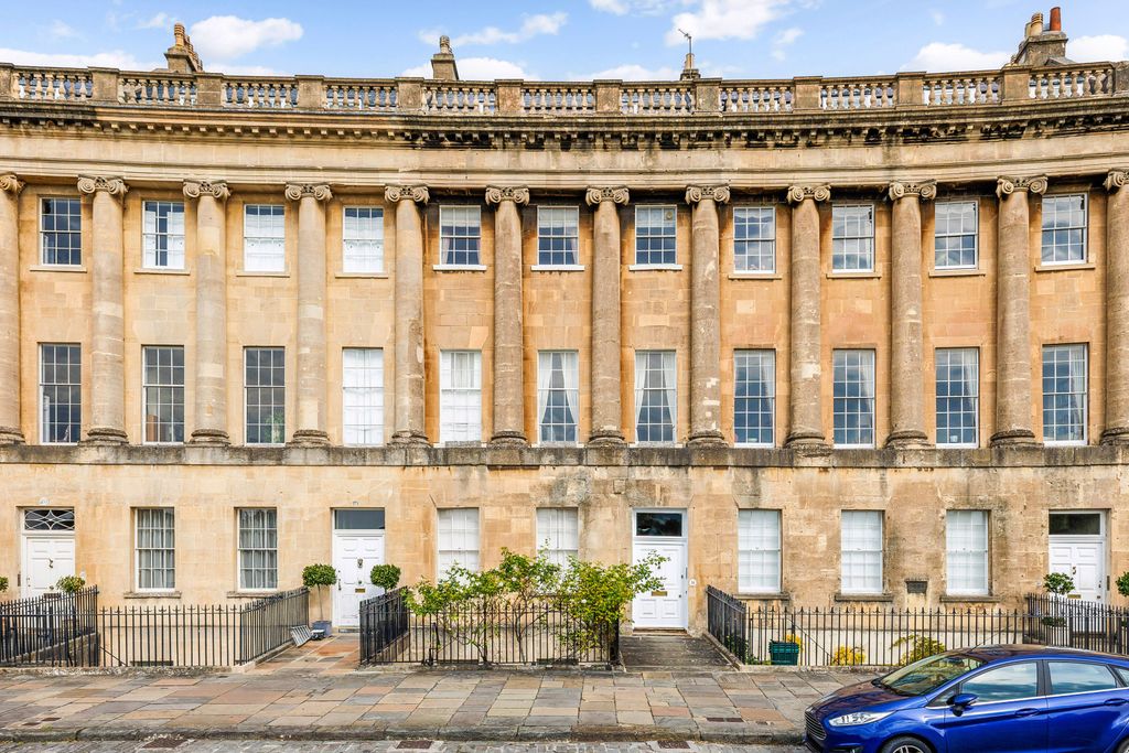 Property photo 1 of 17 Royal Crescent