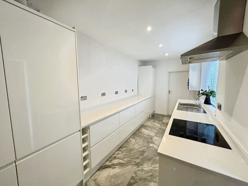 Property photo 2 of 9 Photo 4