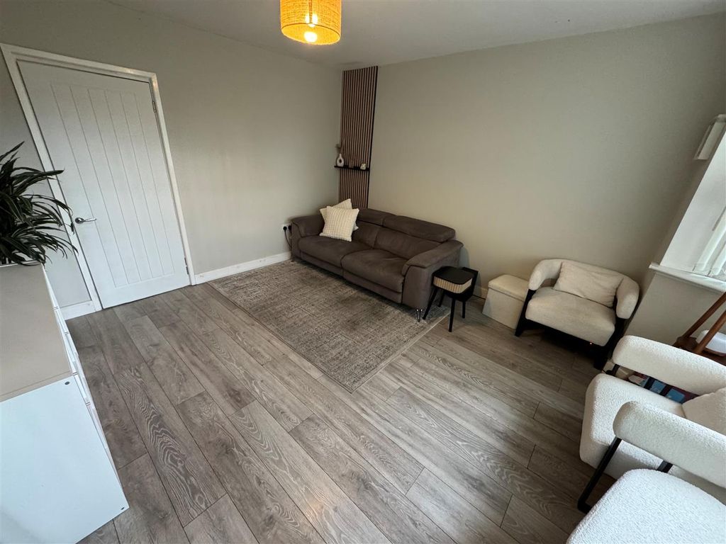 Property photo 1 of 9 Trlounge2.Jpg