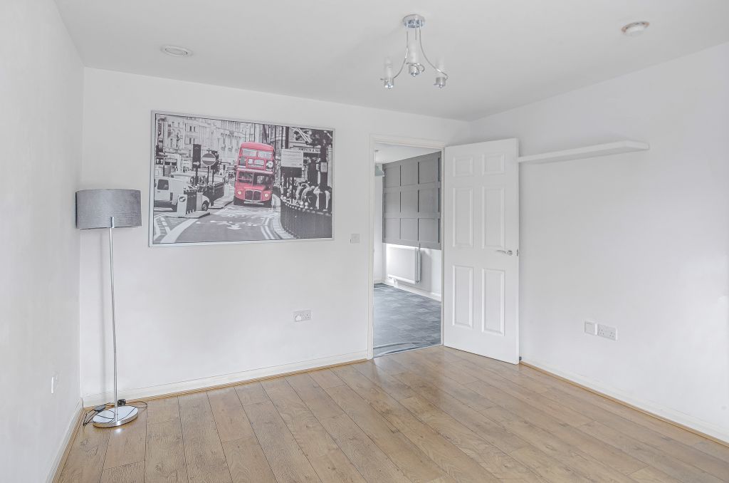 Property photo 3 of 15 Advert-12