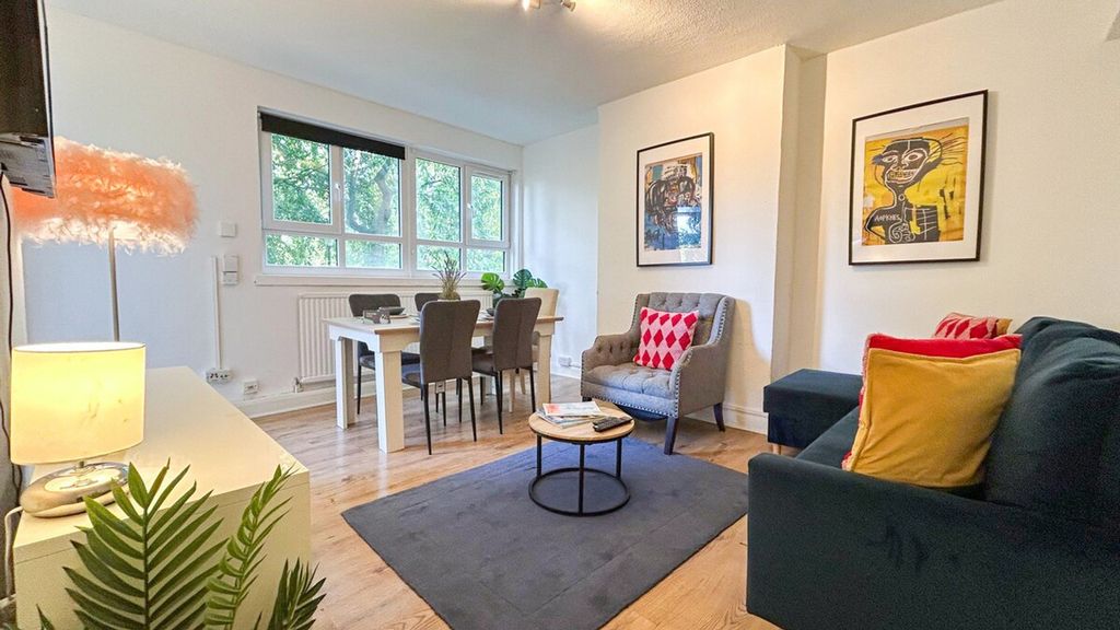 Property photo 1 of 28 Living Room