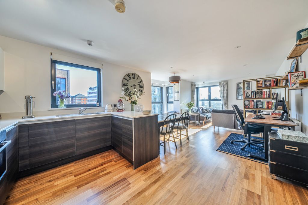 Property photo 1 of 16 1404540-18-69834c...