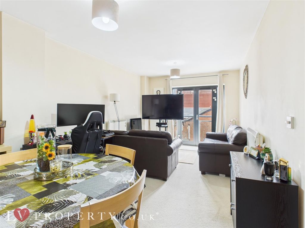 Property photo 3 of 14 Cam05016G0-Pr0040-St