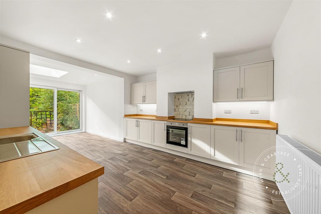 Property photo 2 of 19 Kitchen/Breakfast Room