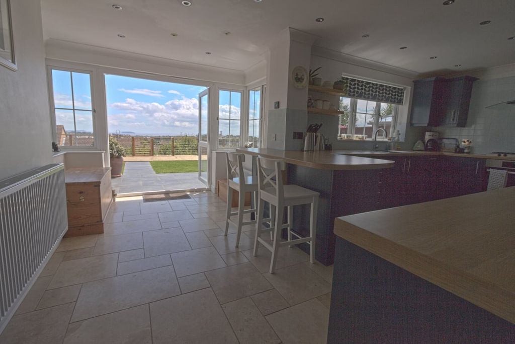 4 bed detached house for saleCwrt Aethen, Pencoedtre CF63 photo 5