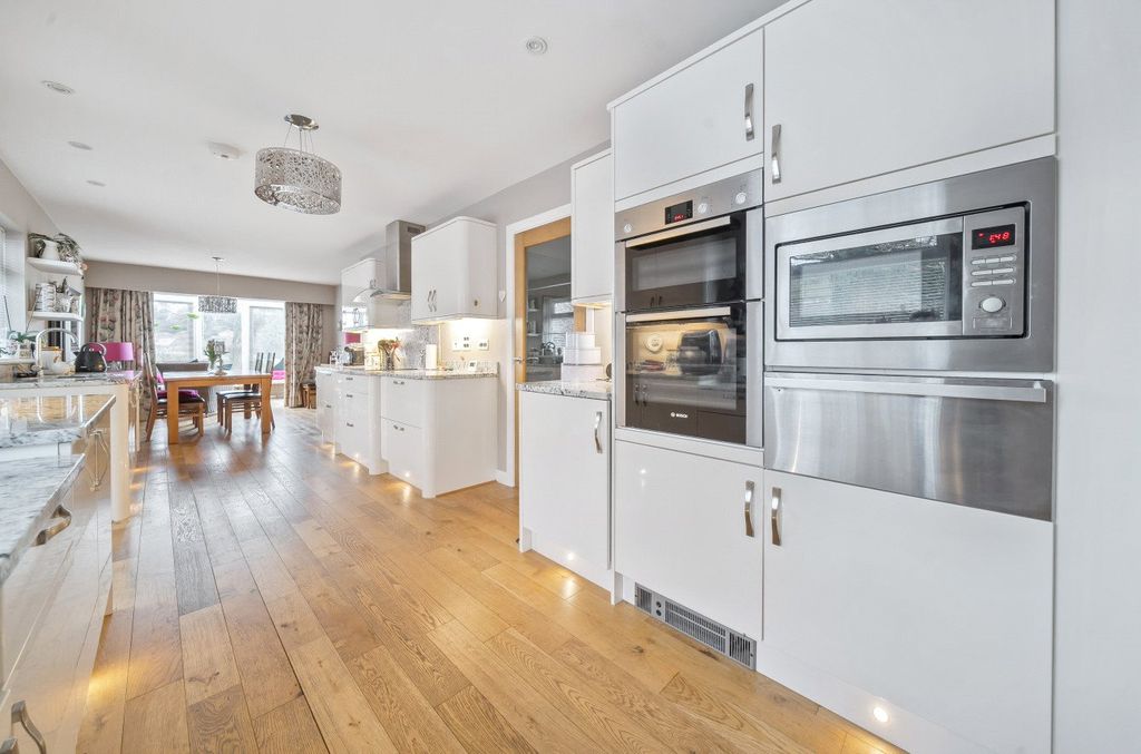 Property photo 3 of 14 Kitchen Dining Room