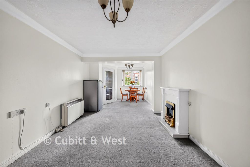 Property photo 1 of 15 Lounge/Diner