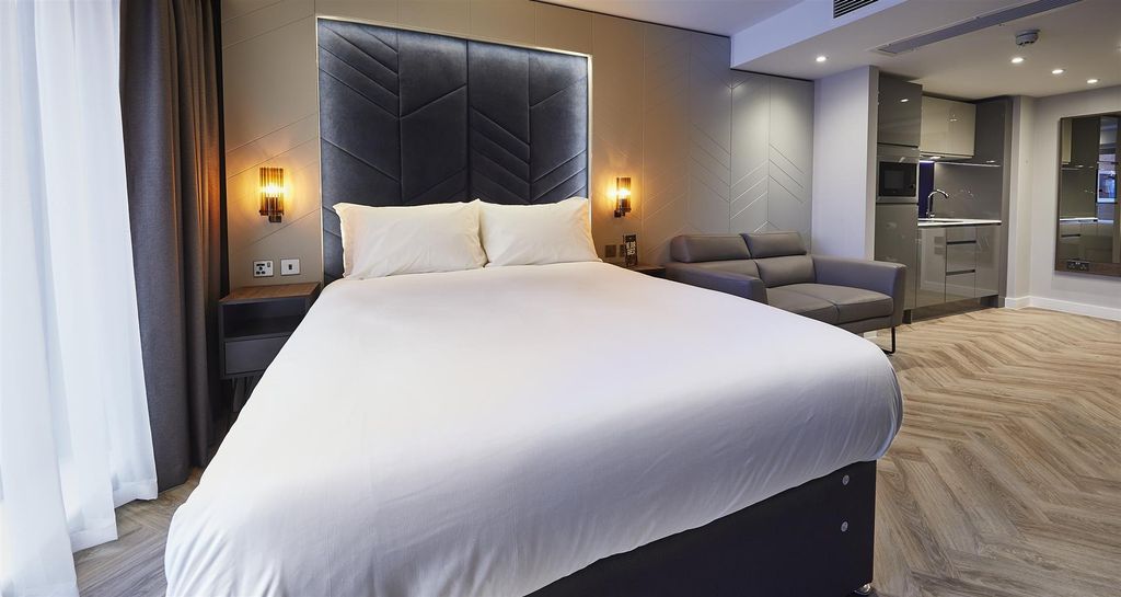 Property photo 3 of 6 Modern Double Bedroom With Comfy Bed And Seating...