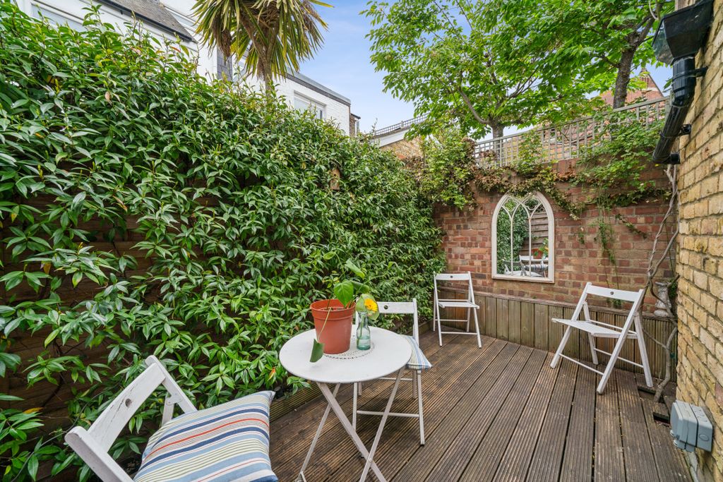 Property photo 2 of 17