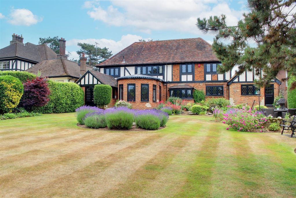 Additional image 10 of 4 bed detached house for saleBrookmans Avenue, Brookmans Park AL9