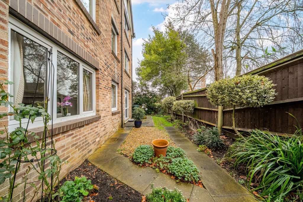 Property photo 2 of 16 1411099-3-698Df10...