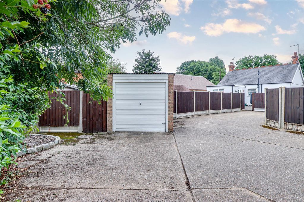 Property photo 2 of 21