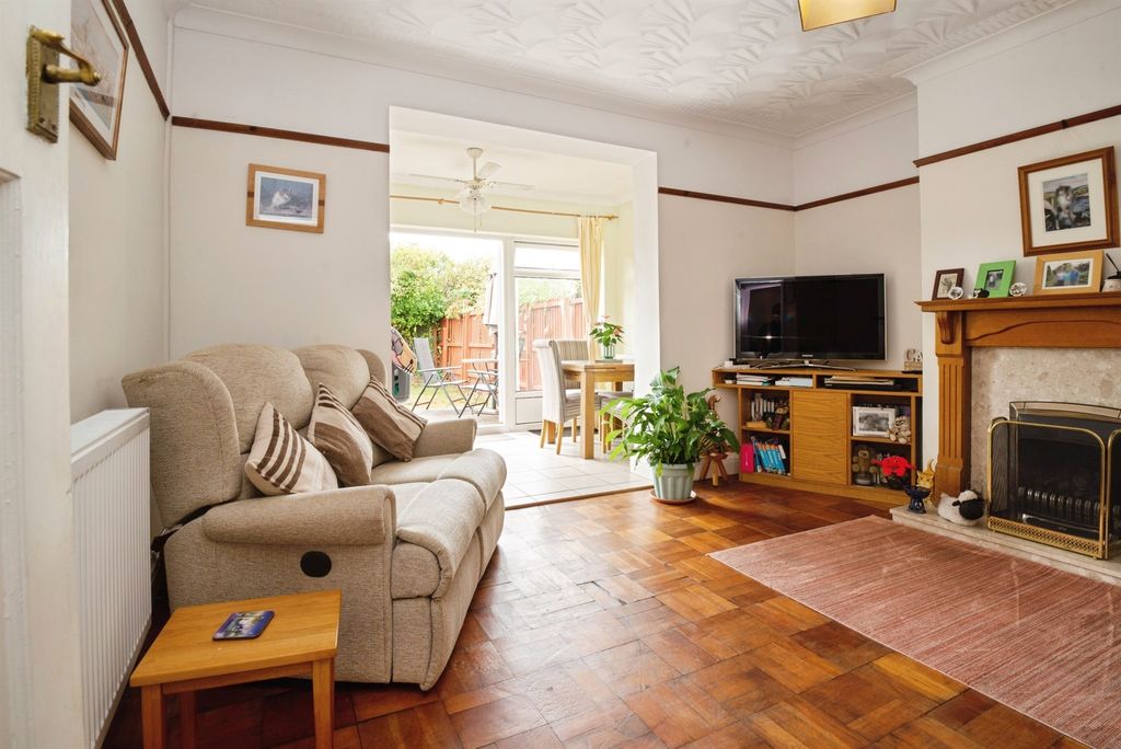 Property photo 3 of 14