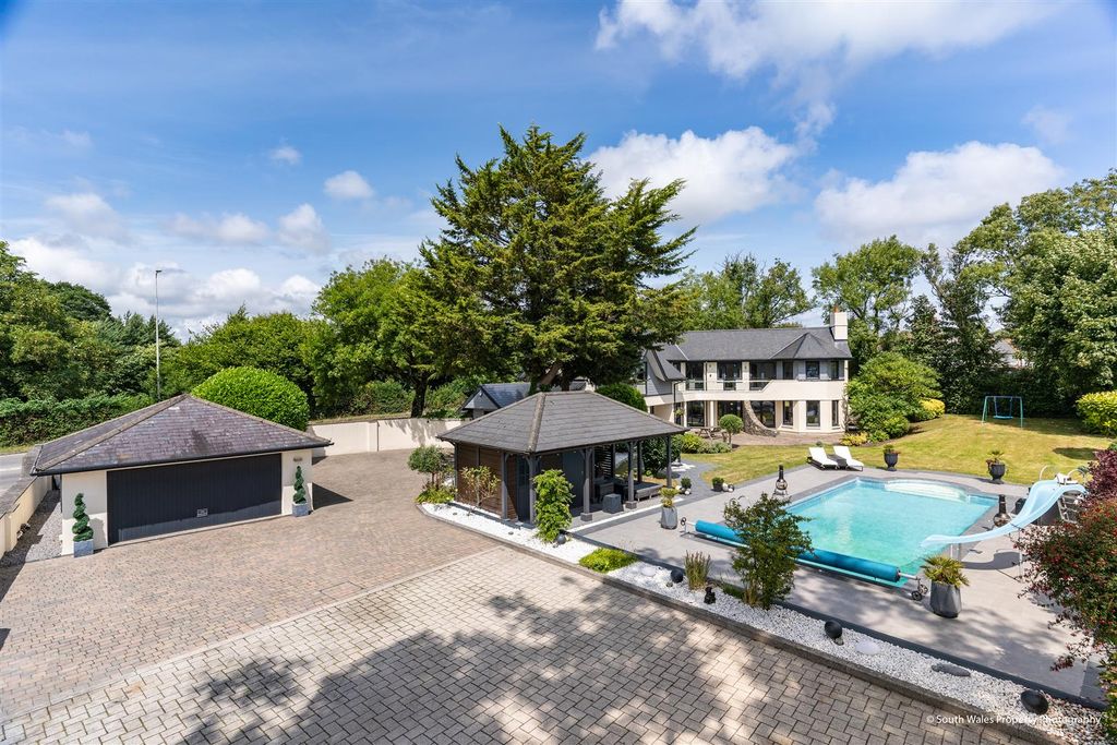Property photo 1 of 21