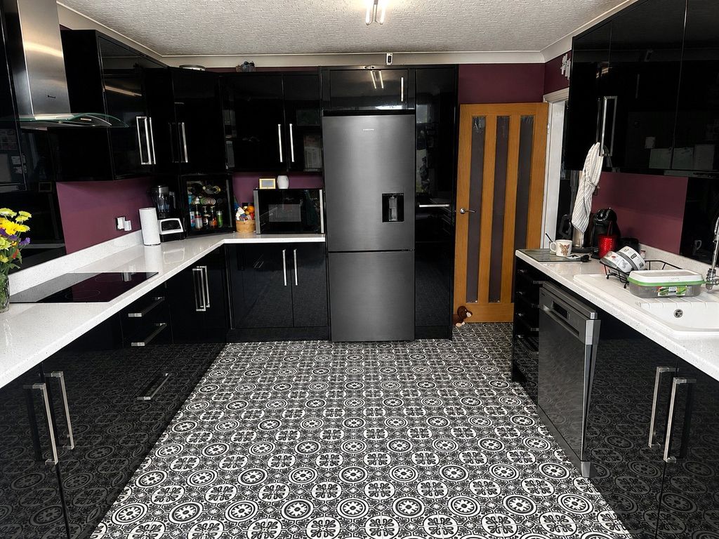 Property photo 3 of 15 Picture No. 13