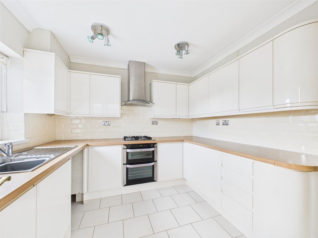 Property photo 2 of 29 Cam02295G0-Pr0386-Still012.Jpg