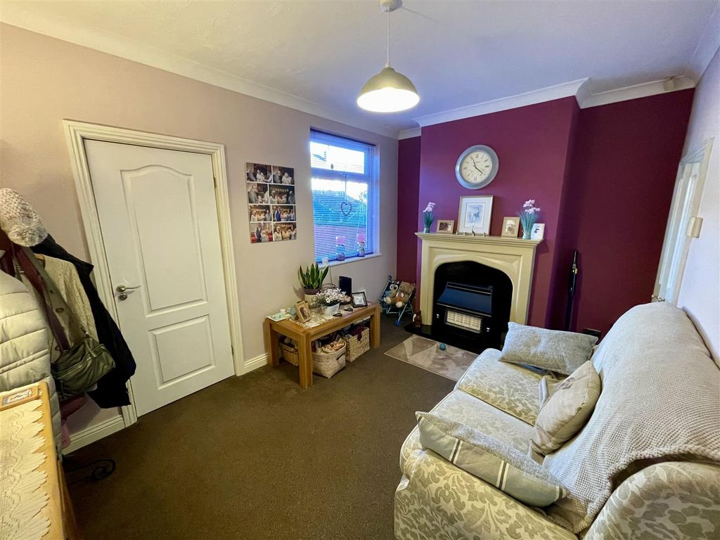 Property photo 3 of 8 Dining Room