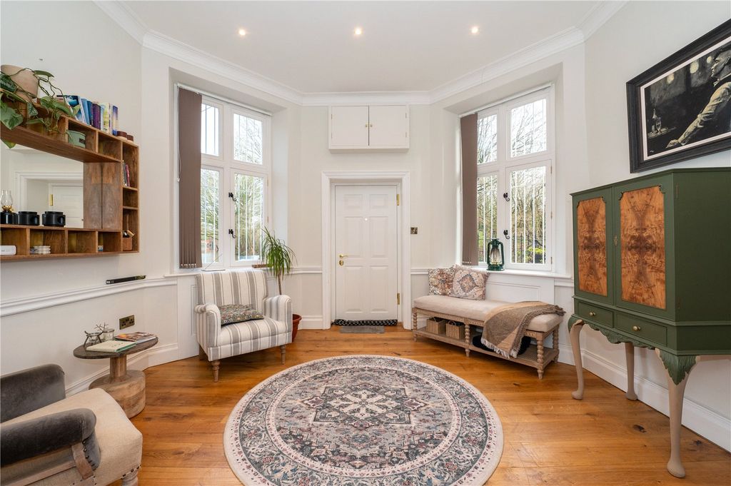 Property photo 3 of 17 Sitting Room