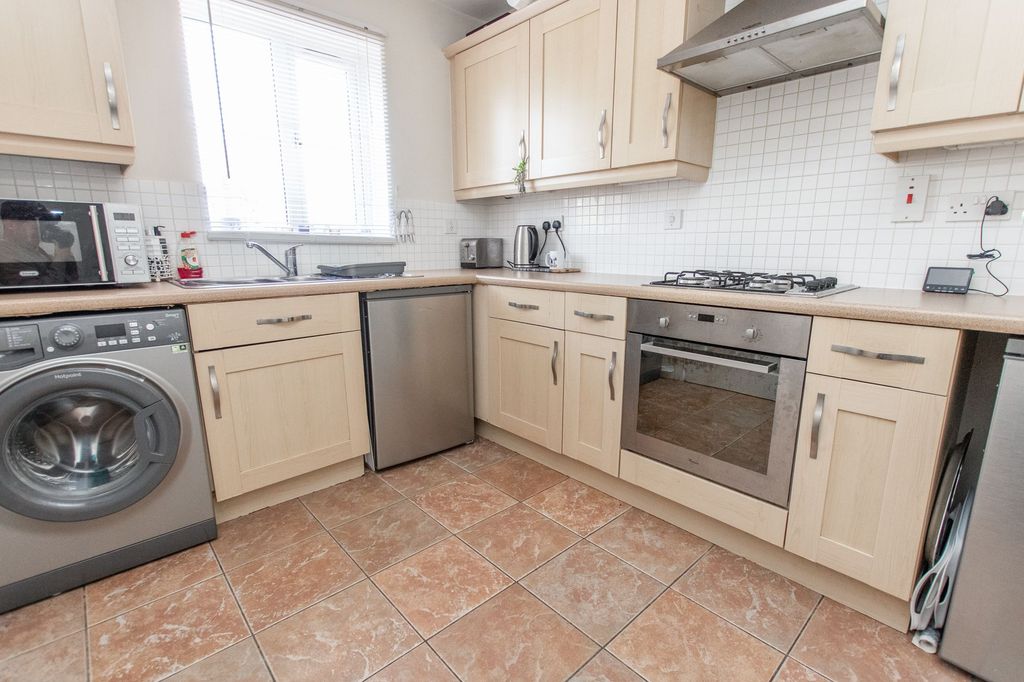 Property photo 2 of 18 Kitchen