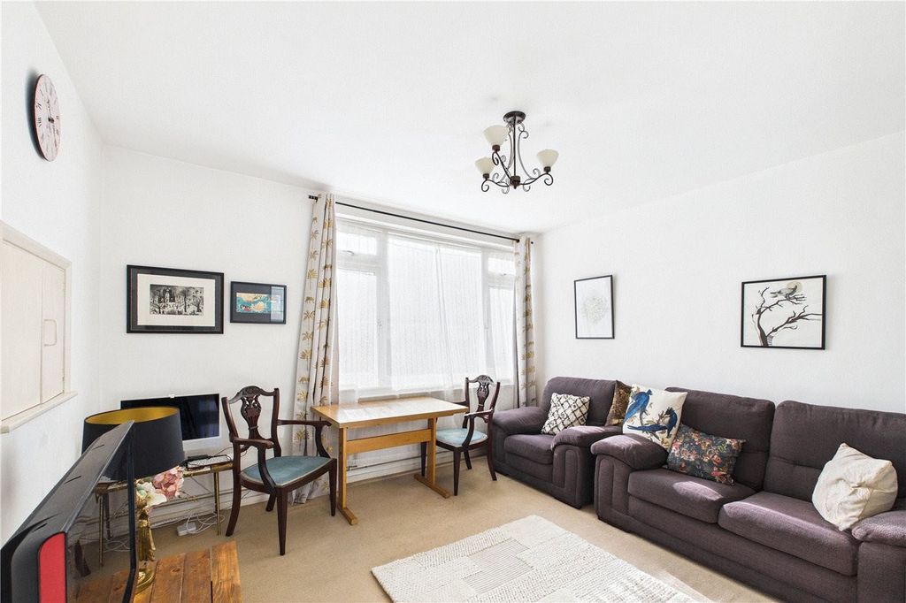 Property photo 3 of 7