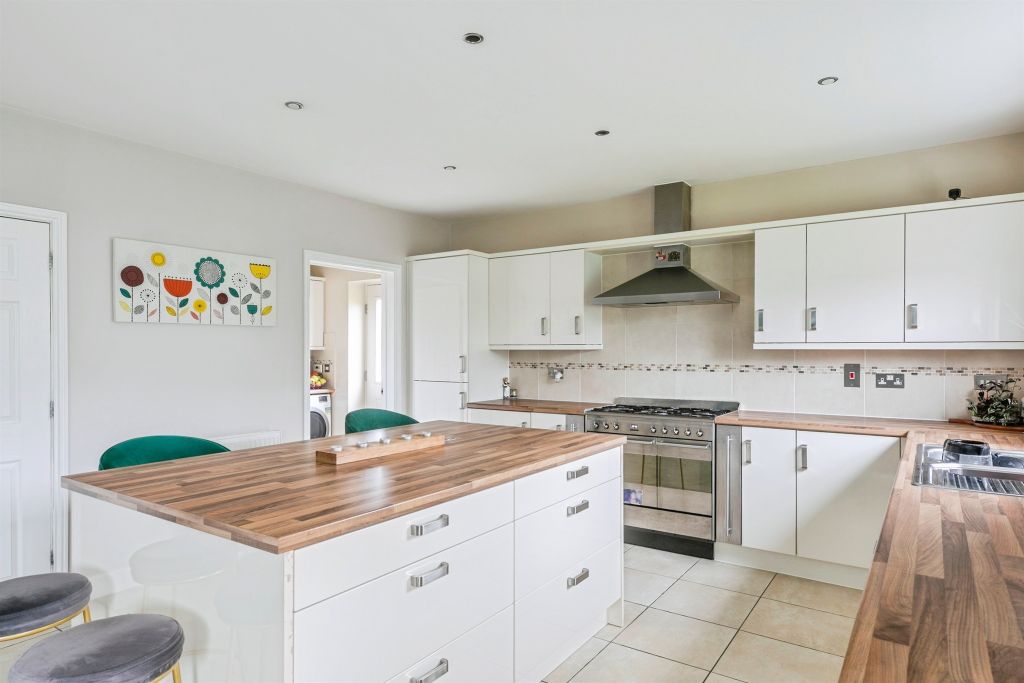 Property photo 2 of 28