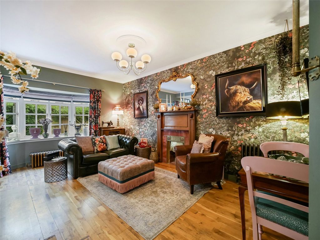 Property photo 3 of 18 Living Room