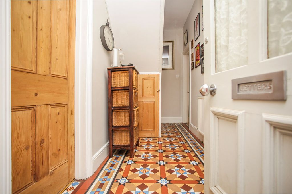 Property photo 2 of 34