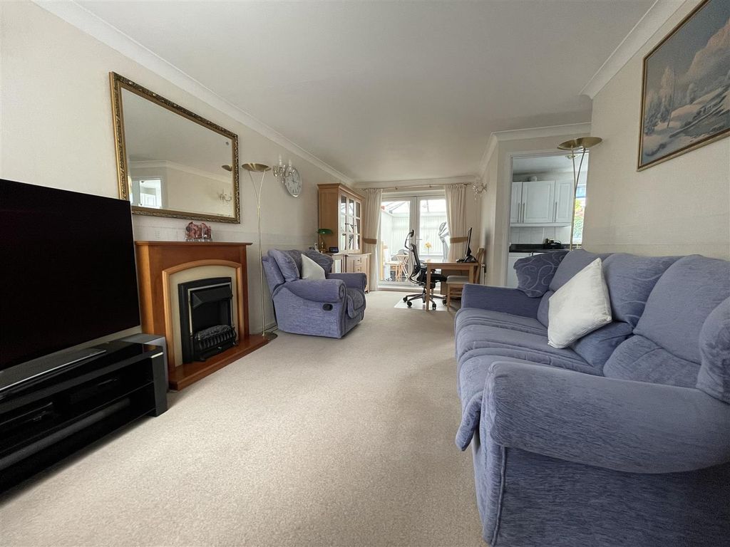 Property photo 2 of 13 Baywell - 7 Living Room 1.Jpeg