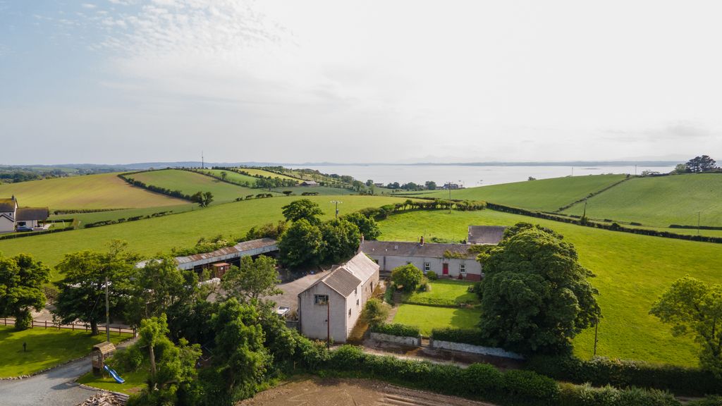 Property photo 1 of 55 041