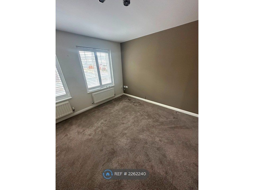 Property photo 3 of 9 Living Room