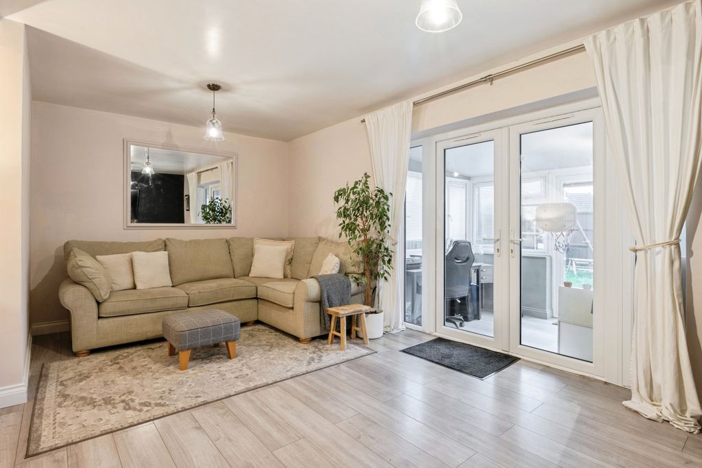 Property photo 3 of 25 Pbox-Img.Jpg