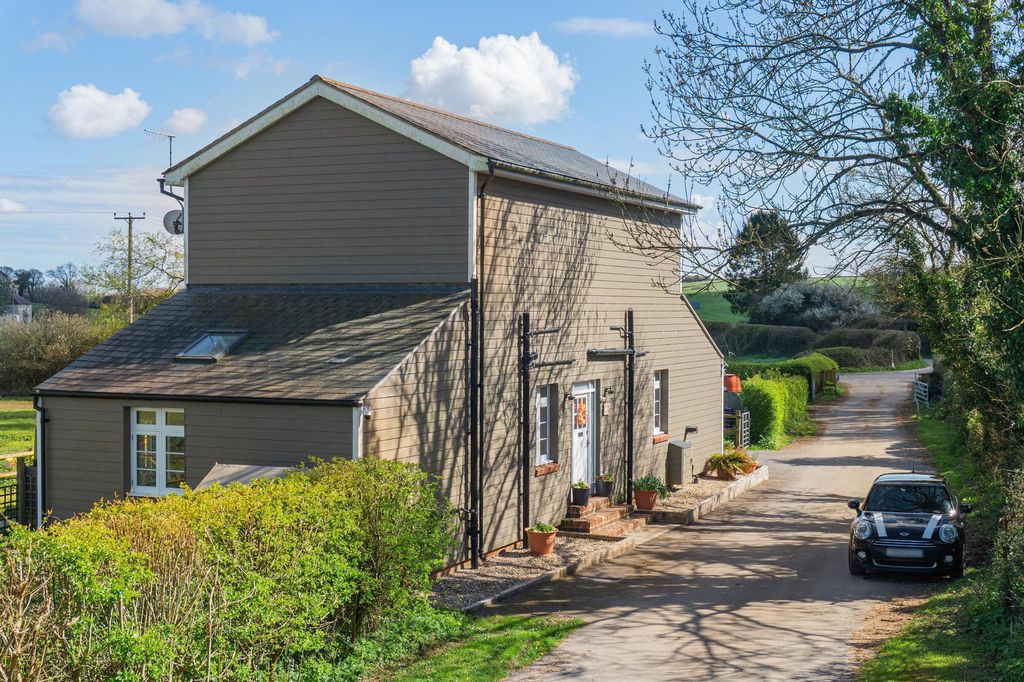 Property photo 2 of 28