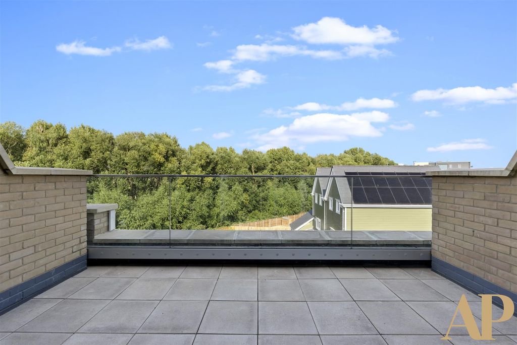 Property photo 3 of 26