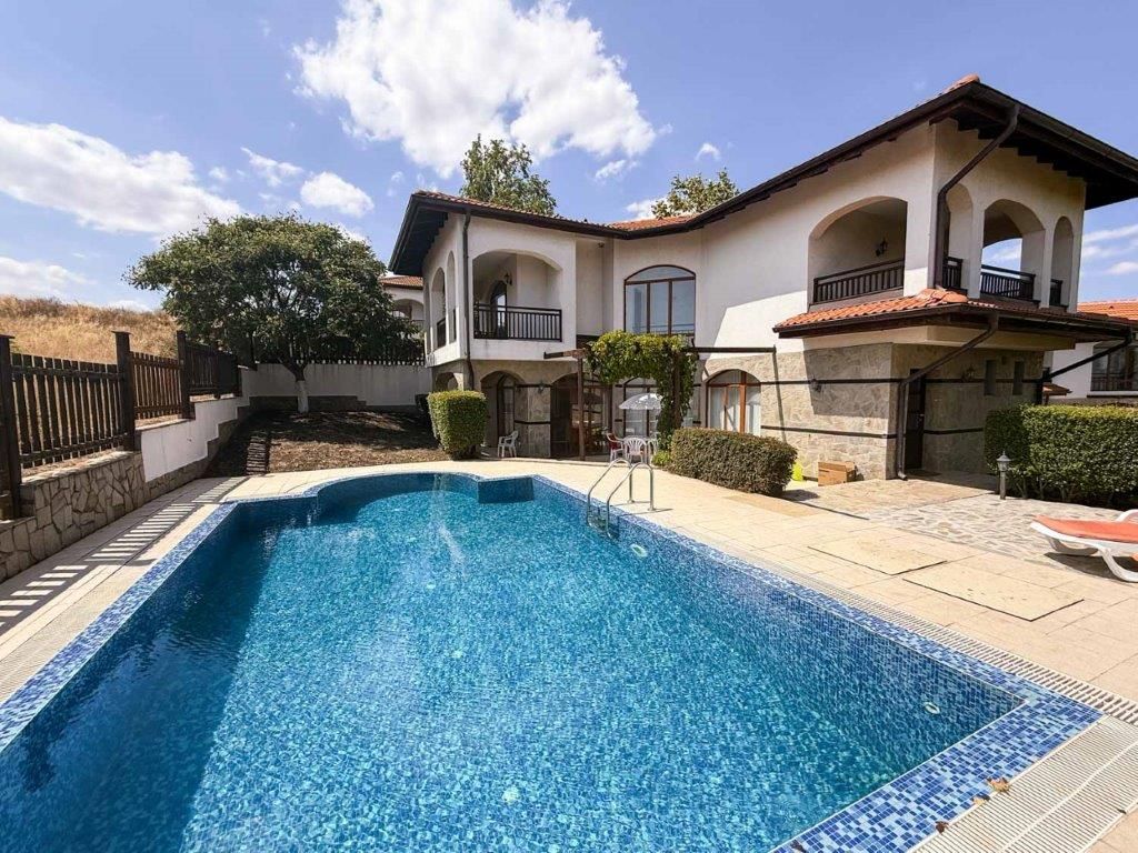 Property photo 1 of 45