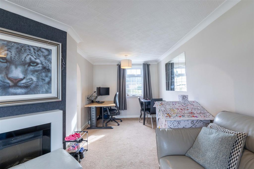 Property photo 2 of 20 1, Strathearn Terrace Aberuthven-17.Jpg