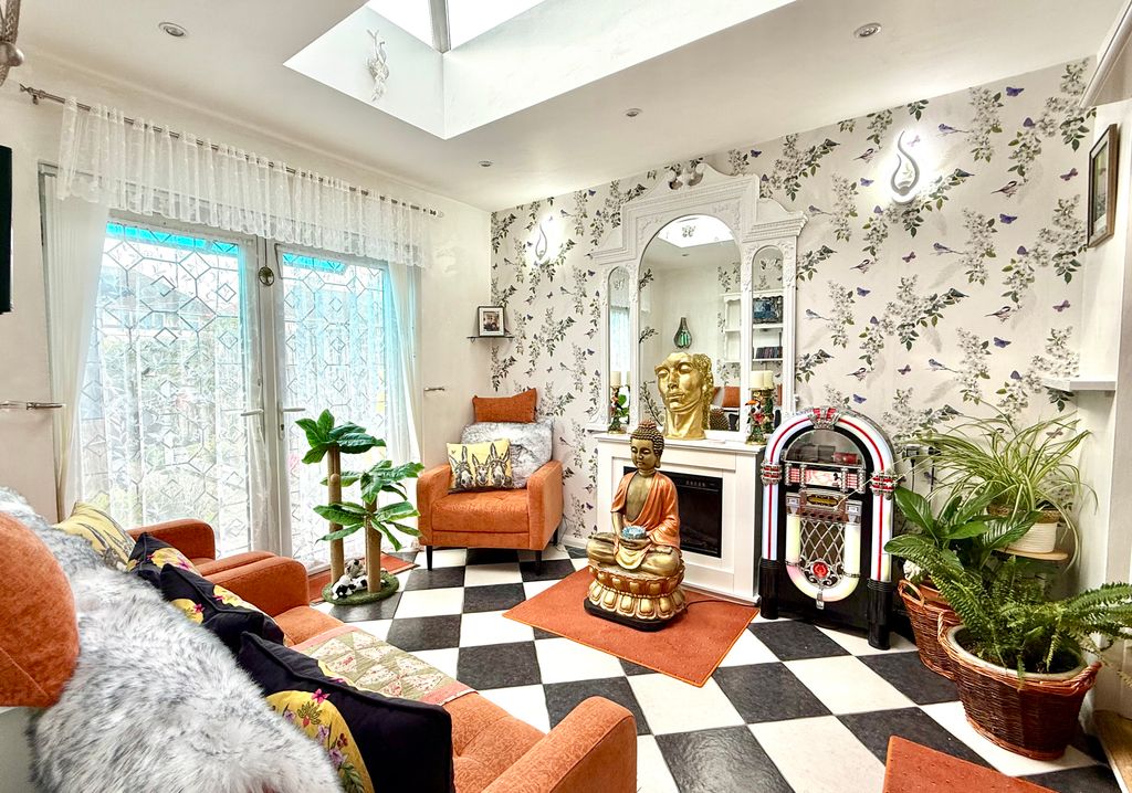 Property photo 3 of 21