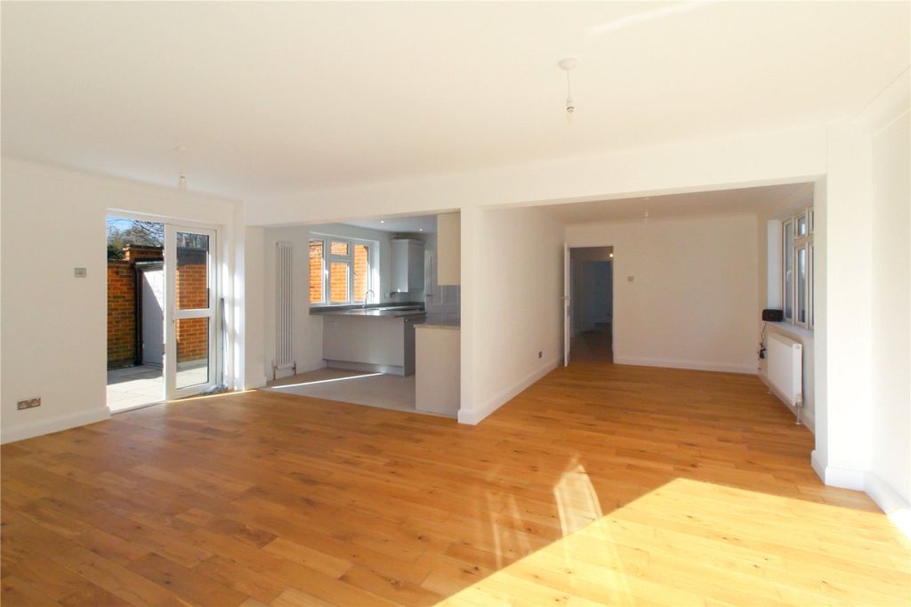 Property photo 2 of 23 Picture No. 25