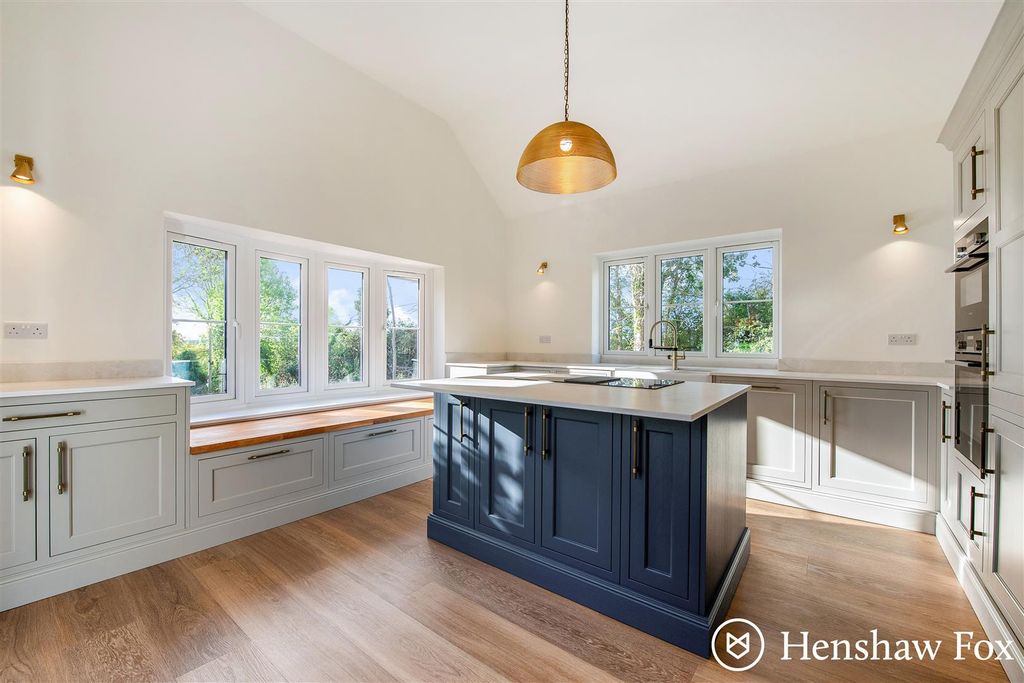 Property photo 3 of 18 Ph9_6828276 - Copy.Jpg