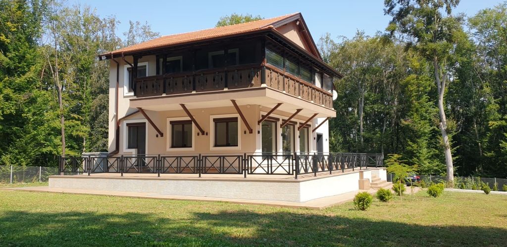 Property photo 1 of 69 Two-Storey House With Large Balcony And Terrace Surrounded By Trees