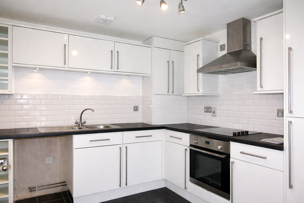 Property photo 2 of 9 Kitchen