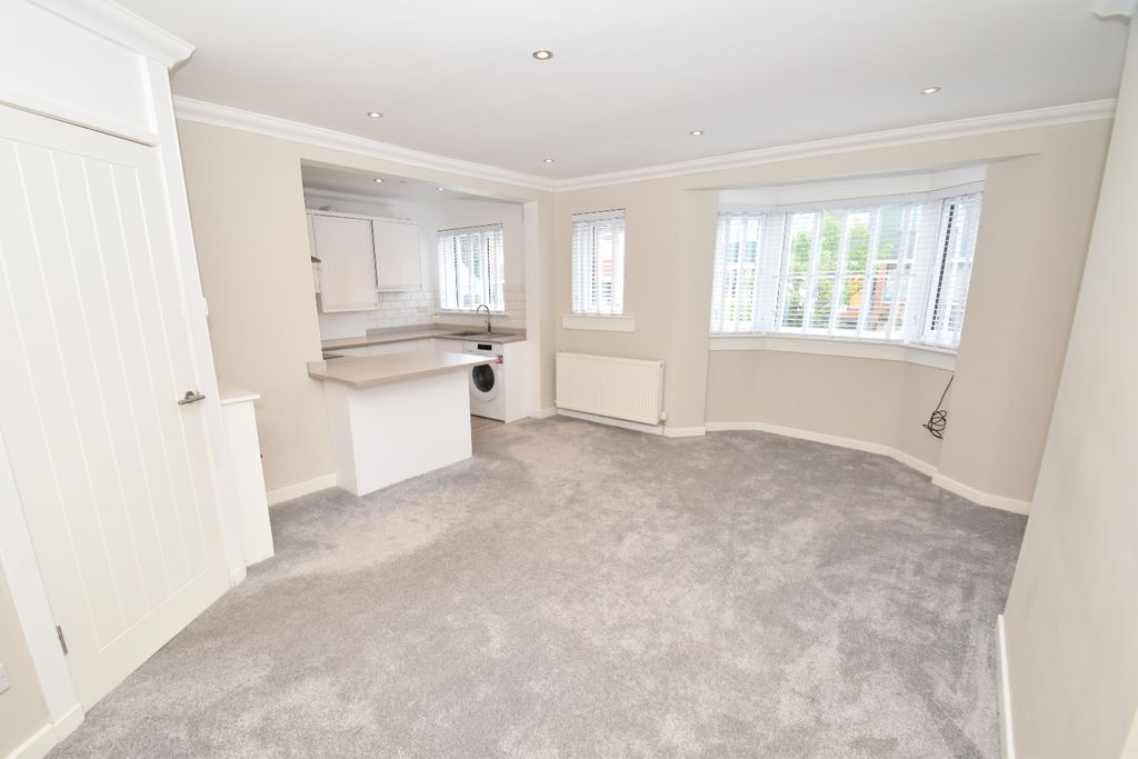 Property photo 2 of 13 4410172