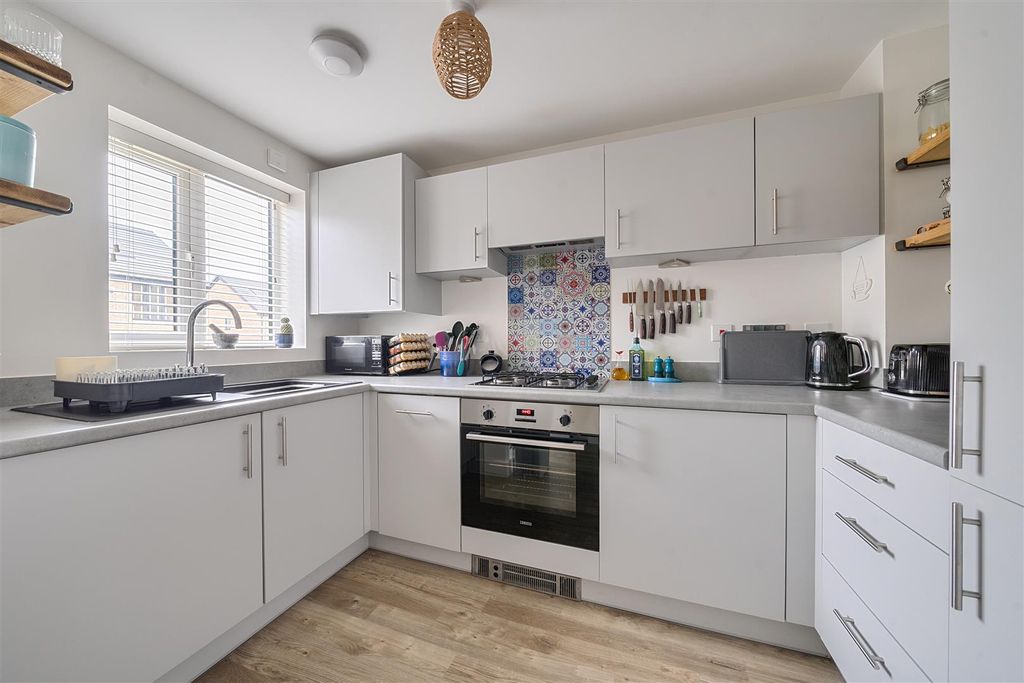 Property photo 2 of 18 1420774-11-699F15F7851A1.Jpg