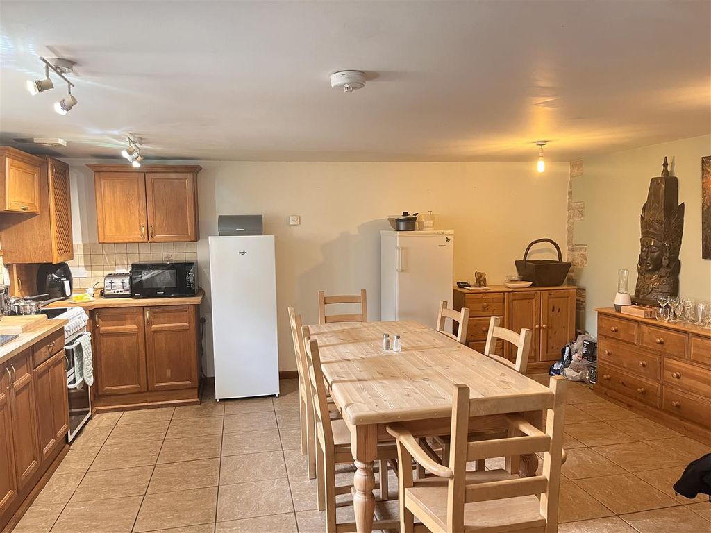 Property photo 2 of 9 Kitchen