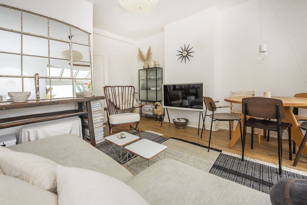 Property photo 2 of 11 356A-Upper-Ricmon...