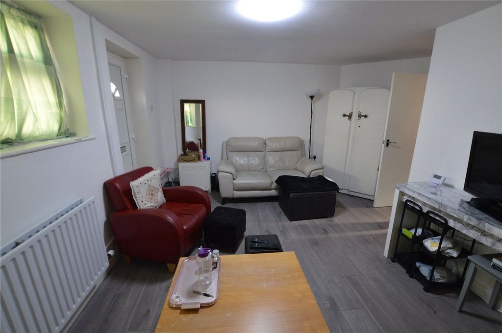 Property photo 3 of 9 Picture No. 06