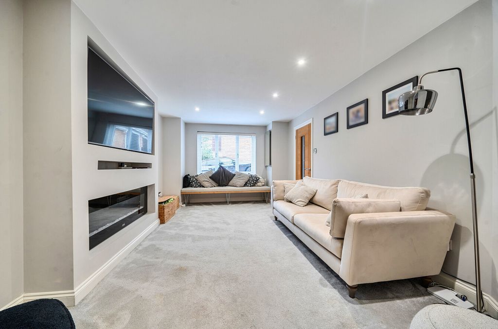 Property photo 3 of 17 1469950-13-6A2Afa...