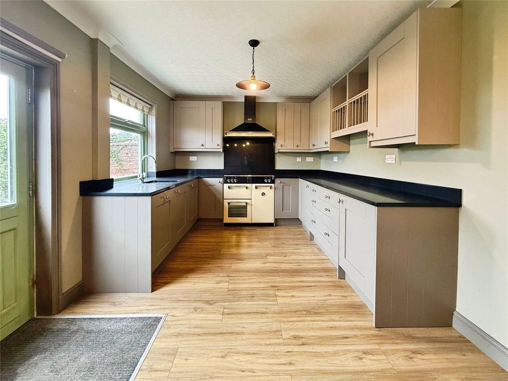 Property photo 2 of 25 Breakfast Kitchen