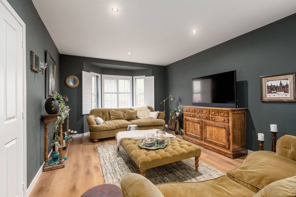 Property photo 2 of 17 Property Image 2