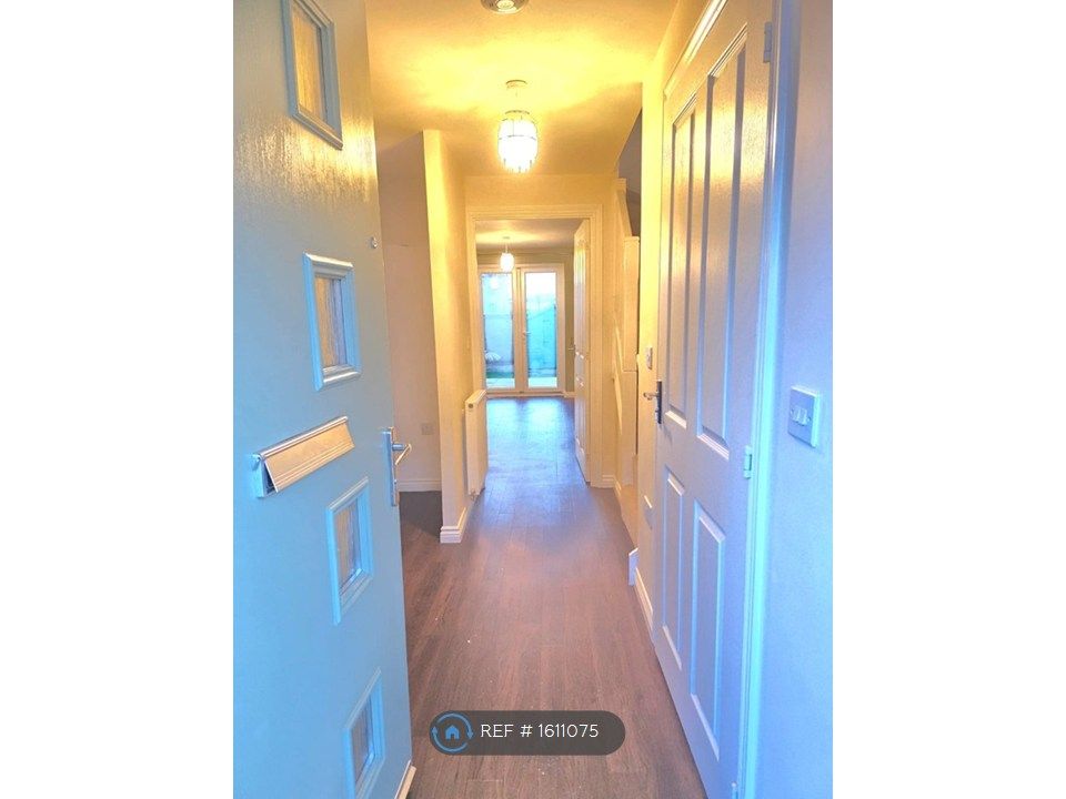 Property photo 1 of 11 Entrance Hallway Description